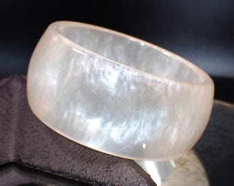 Vintage White Pearlescent Genuine Moonglow Lucite Chunky Bangle Bracelet