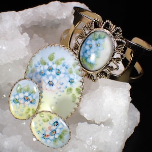 Demi-Parure Vintage Gold Tone Hand-Painted Porcelain Floral Brooch Clip-On Earrings Bracelet