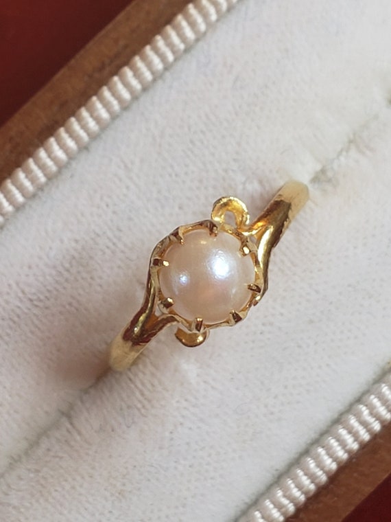 22K Yellow Gold Pearl Solitaire Ring