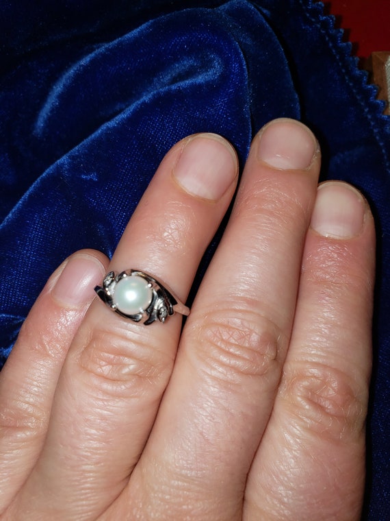 Vintage 10K Diamond And Pearl Ring - image 7