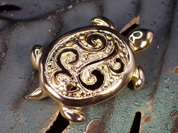 Fun Vintage Signed Aai Gold Tone Swirl Design Turtle Brooch Pin