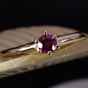 Vintage 14K Yellow Gold Simple Design Ruby Solitaire Engagement Ring