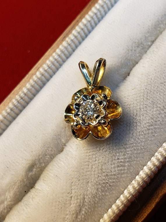 Vintage 14K Gold Diamond Buttercup Pendant