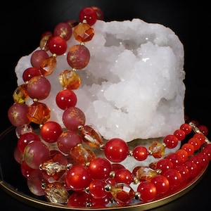 Collier de créateur vintage Coro, nuances d&#39;orange et multibrins de lucite en lucite