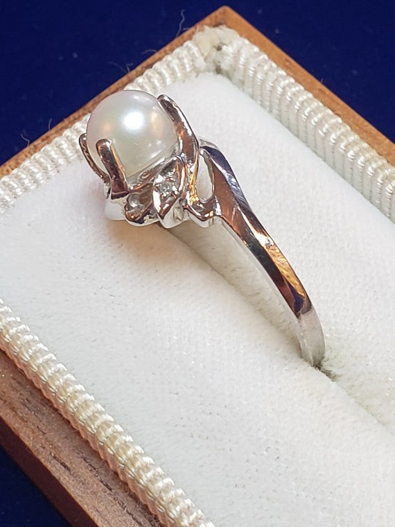 Vintage 10K Diamond And Pearl Ring - image 4