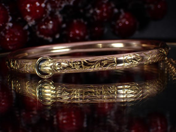 9K Yellow Gold Antique Victorian Etched Floral Hinged Bangle