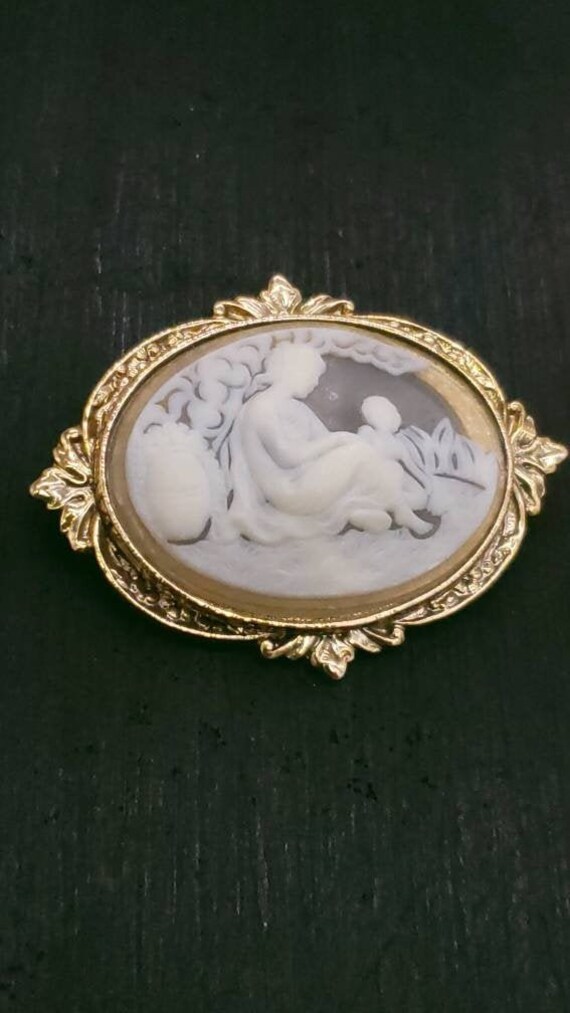 Vintage Glass Carved Cameo Scene Brooch