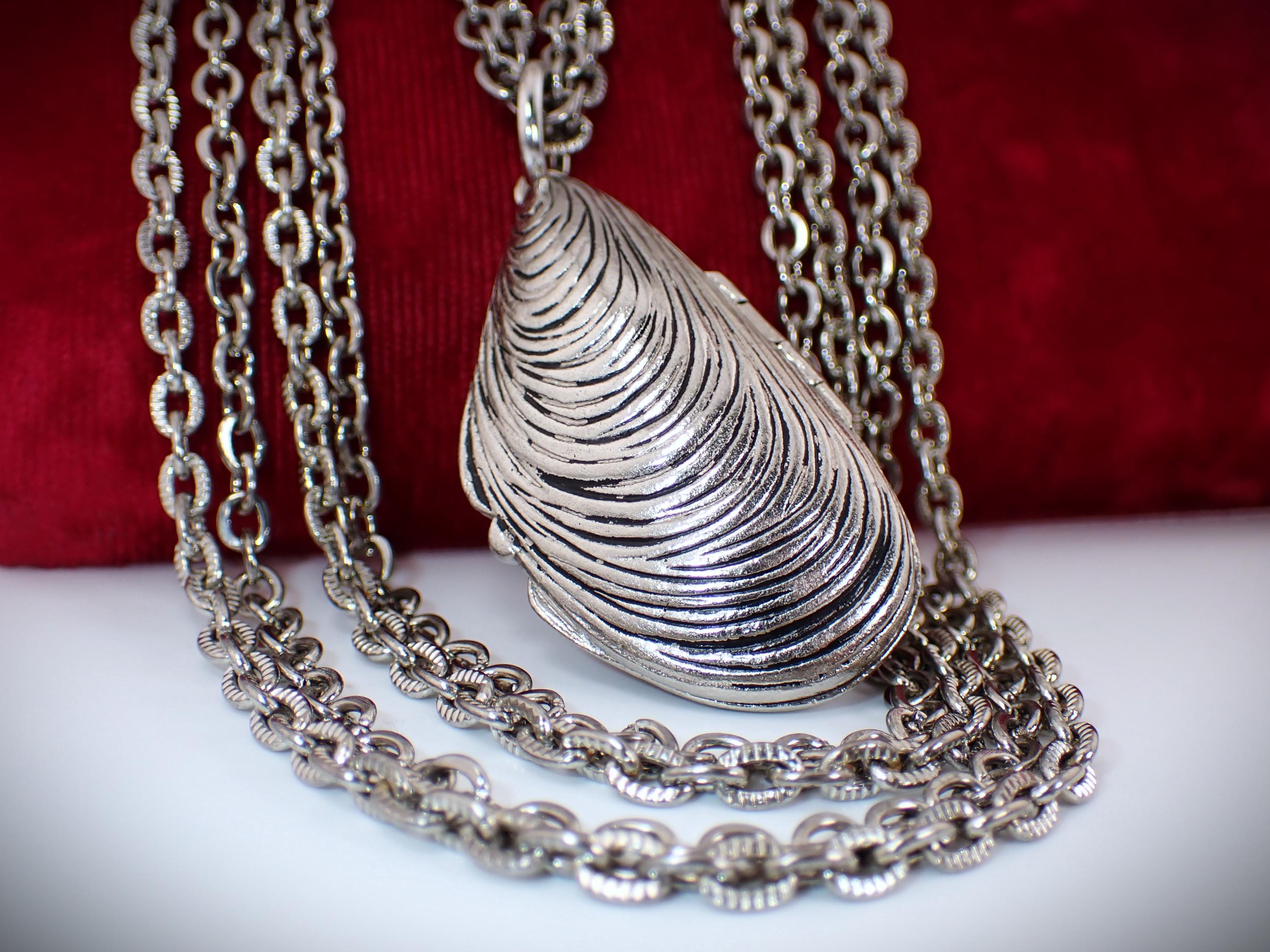 エスティローダー　ヴィンテージ　ソリッドパフューム　ネックレス Estee Lauder Mussel Necklace - Etsy