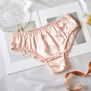 Baby Rosa Maulbeerseide Bikinihöschen | Mittlere Taille | Nr. 22 Mama | Float-Kollektion
