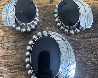 Vintage Sterling Silver and Onyx Pendant Brooch & Clip On Earrings Set - Taxco Mexico