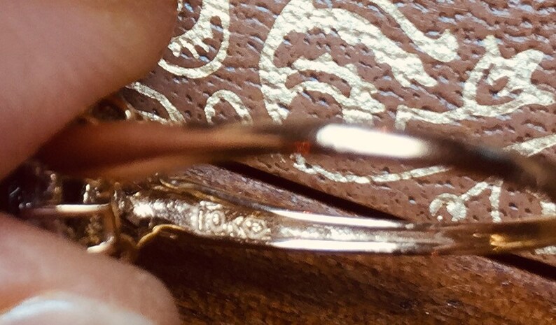 Lady Diana style sapphire and diamond 10 kt yellow gold ring