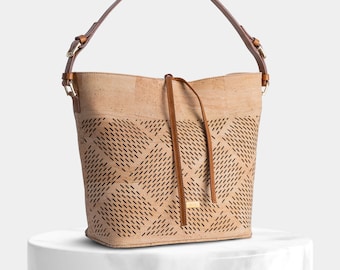 Cork Shoulder and Tote Bag Texture Detail, Woman Cork Tote Bag, Cork Shoulder Bag, Cork Handbag, Cork Luxury Bag, cork and leather