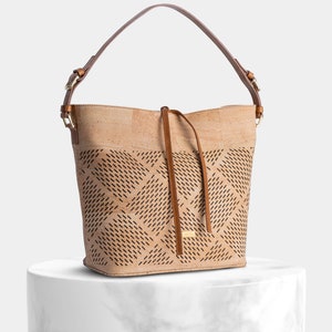 Cork Shoulder and Tote Bag Texture Detail, Woman Cork Tote Bag, Cork Shoulder Bag, Cork Handbag, Cork Luxury Bag, cork and leather