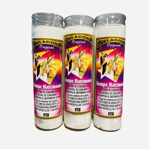 May include: Three white candles with a pink and yellow label that reads "Veladora Original Rompe Matrimonio". The label features a pair of scissors and a couple. The text on the label reads "Asi como se consume esta veladora, se consumira y rompera el matrimonio entre (diga los nombres de la pareja) y asi como se apaga esta luz se apagara para siempre el amor entre ellos, y asi sera."
