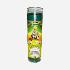 May include: A green glass candle with a label featuring the text "VELADORA Original Santa Muerte Llave del Trabajo". The candle has a dark green wax and a clear glass container. The label has an illustration of a saint.