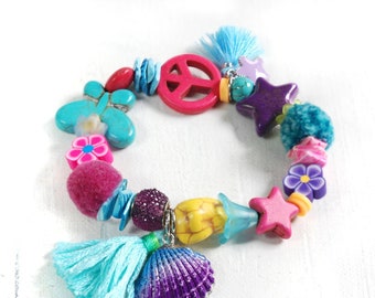 Trendiges Armband, Unikat Ibiza Boho Hippie Peace, Urlaub Strandschmuck, Geschenk für Frauen, tolle Farben, Pink türkis, Howlith Muscheln