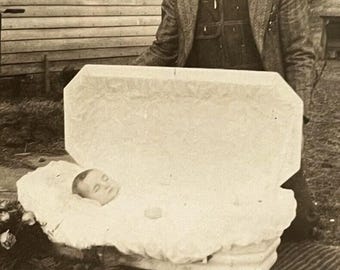 Antique Funeral Casket Photo 3469 Oddleys Strange & Bizarre