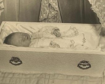 Antique Post Mortem Casket Photo 5523 Oddleys Strange & Bizarre
