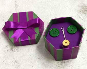 Button Box CORALINE "Green-Forest-Magenta" - How would your OTHER MOTHERs box be? Design yours. Visit my store.