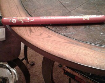 Beautiful vintage knitting needles holder