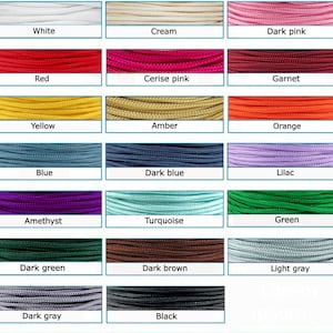 Pu&ograve; includere: Una cartella colori di 18 colori diversi di cordoncino, con il nome di ogni colore scritto sotto.