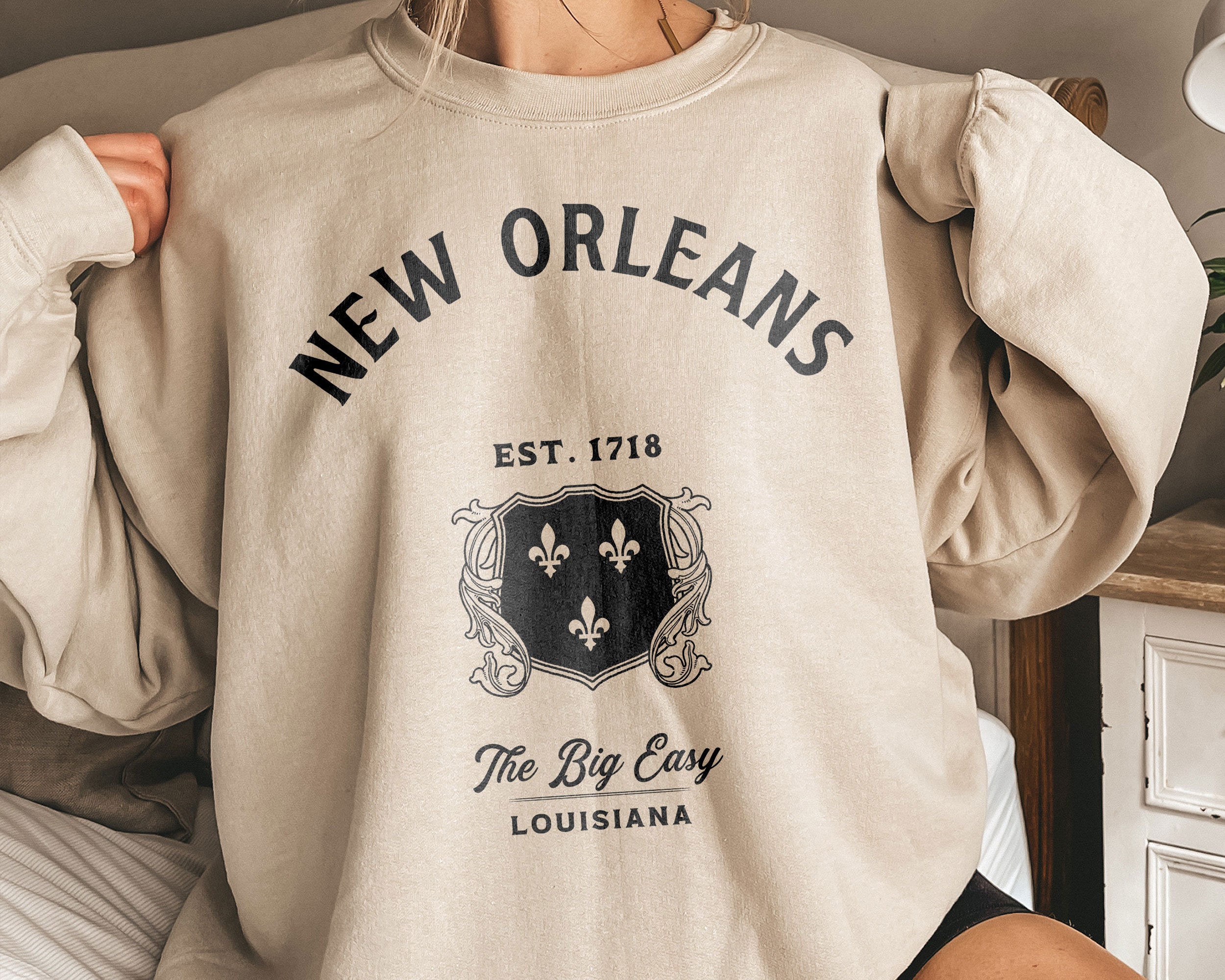 merchfrontier New Orleans, Louisiana The Big Easy Baggy Sweatshirt, Soft and Comfortable Crewneck Pullover Memento, Girls Trip Vacation Travel Souvenir