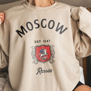 Moscow, Russia Baggy Sweatshirt, Soft and Comfortable Crewneck Pullover Memento, Girls Trip Vacation Travel Souvenir
