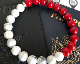 Bracelet en jade rouge et howlite - Accents argentés, 8 mm