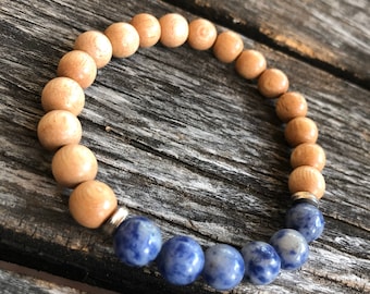 Blauer Sodalith & Haselholz Armband: 8 mm Edelstein Perlenschmuck