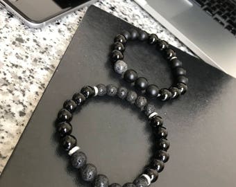 Duo de bracelets Oynx, bracelet en pierre de lave, bracelet noir mat, bracelet de perles 8 mm, ensemble de bracelets duo, avec des touches d'argent, bracelet de perles unisexe