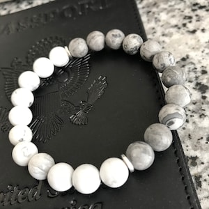 Howlite White And Grey Bead Bracelet - White Bead Bracelet, Grey Bead Bracelet, Gray Crackle Bracelet, 8mm Beaded Bracelet
