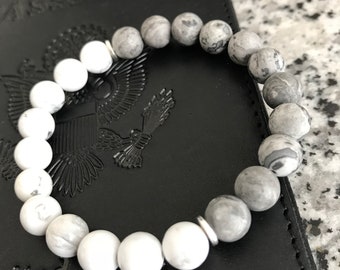 Bracelet en howlite et perles grises craquelées - Accents argentés