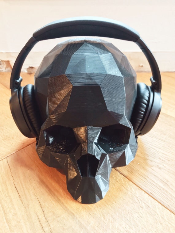 Low Poly Skull Headphone Stand: A Bold Statement for Your Gaming Setup