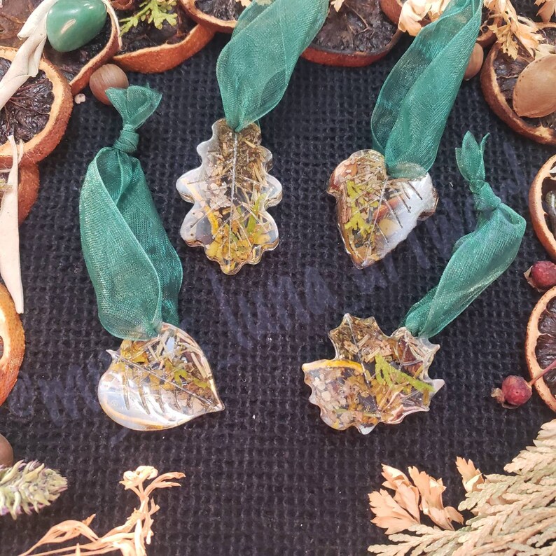 Herb filled Resin Leaves /& Stars Yule Decorations Christmas Decoration
