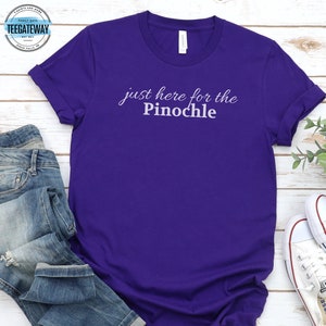 Proprio qui per la maglietta Pinochle, maglietta regalo per giocatore di Pinochle, regalo per giocatore di Pinochle, regali per giocatori di carte, idee regalo per Pinochle, maglietta per serata di gioco