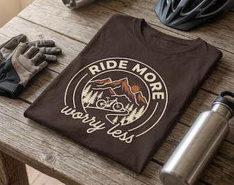 Cykla mer, oroa dig mindre, bergsmotorcykel-t-shirt | Äventyrscykling-t-shirt