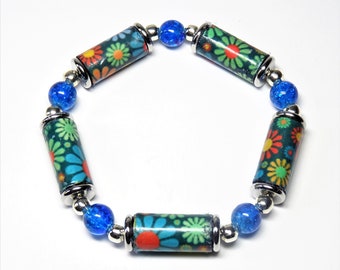 FLOWER POWER stretchy beaded bracelet, medium size for women.