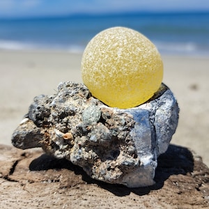 Yellow Sea Glass Ball, Sea Glass Marble, 1.2&quot;, 3,0 cm, Glass found on the shore, N706