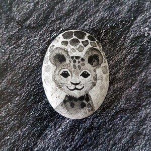Hand Painted Stone, Painted Stone Paperweight, Italian Art, Painted Sea Stone, Home Decor, N498