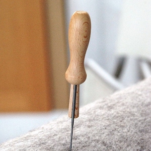 SINGLE NEEDLE HOLDER ~ holds 1 needle for needle felting