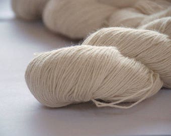 ALPACA LIGHT ~ natural white ~ 4ply