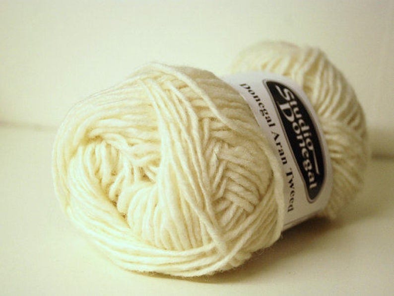 BAININ 1443 ~ Traditional Irish WOOL Tweed ~ Aran
