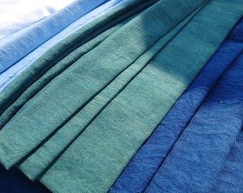 FINOLINA NATUURLIJK GEVERFDE linnen stof – indigo en smaragd – 128 cm breed – met de hand geverfd in Ierland