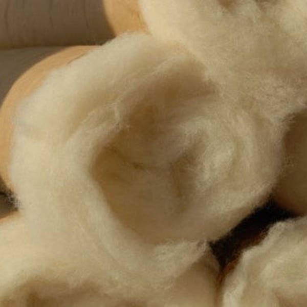 Laine de farce ou laine de base ~ laine parfaite pour le feutrage à l’aiguille, le rembourrage naturel, la fabrication de poupées, la toison de laine, la fabrication de feutre, le filage