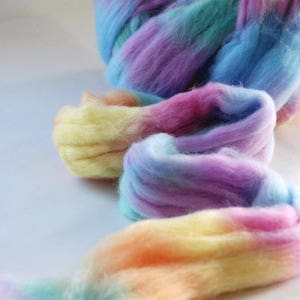 INPRINT RAINBOW - Austral merino wool - 21 mic Merino - co.no 3537 multicoloured great for wet felting, dreadlocks and needle felting