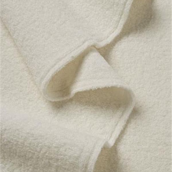 WOOLWALK CREAM WHITE ~ Tissu de marche en laine feutrée naturelle non teinte - Tissu Wool Walk conçu pour les manteaux, vestes, jupes, chapeaux, robes, mitaines