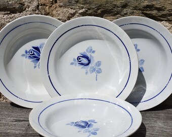 Ensemble de 4 bols à soupe/salade en pierre de fer blanc « St Amand » français des années 1930 et pochoir roses bleues, ensemble de bols bleu blanc français
