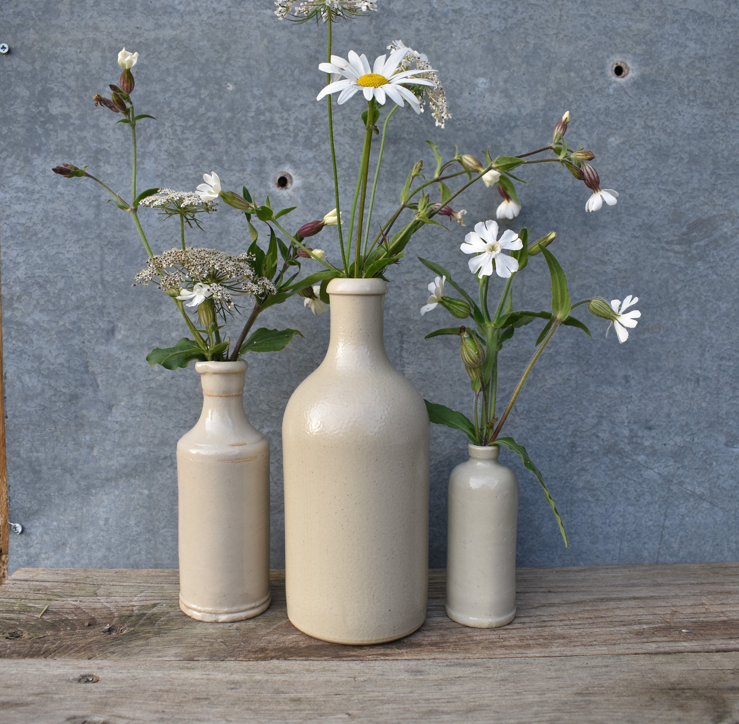Français Bouteilles en Grès, Ensemble de 3 Bouteilles Grès Émaillé Gris Dépareillées, 2 Ancienne Pha