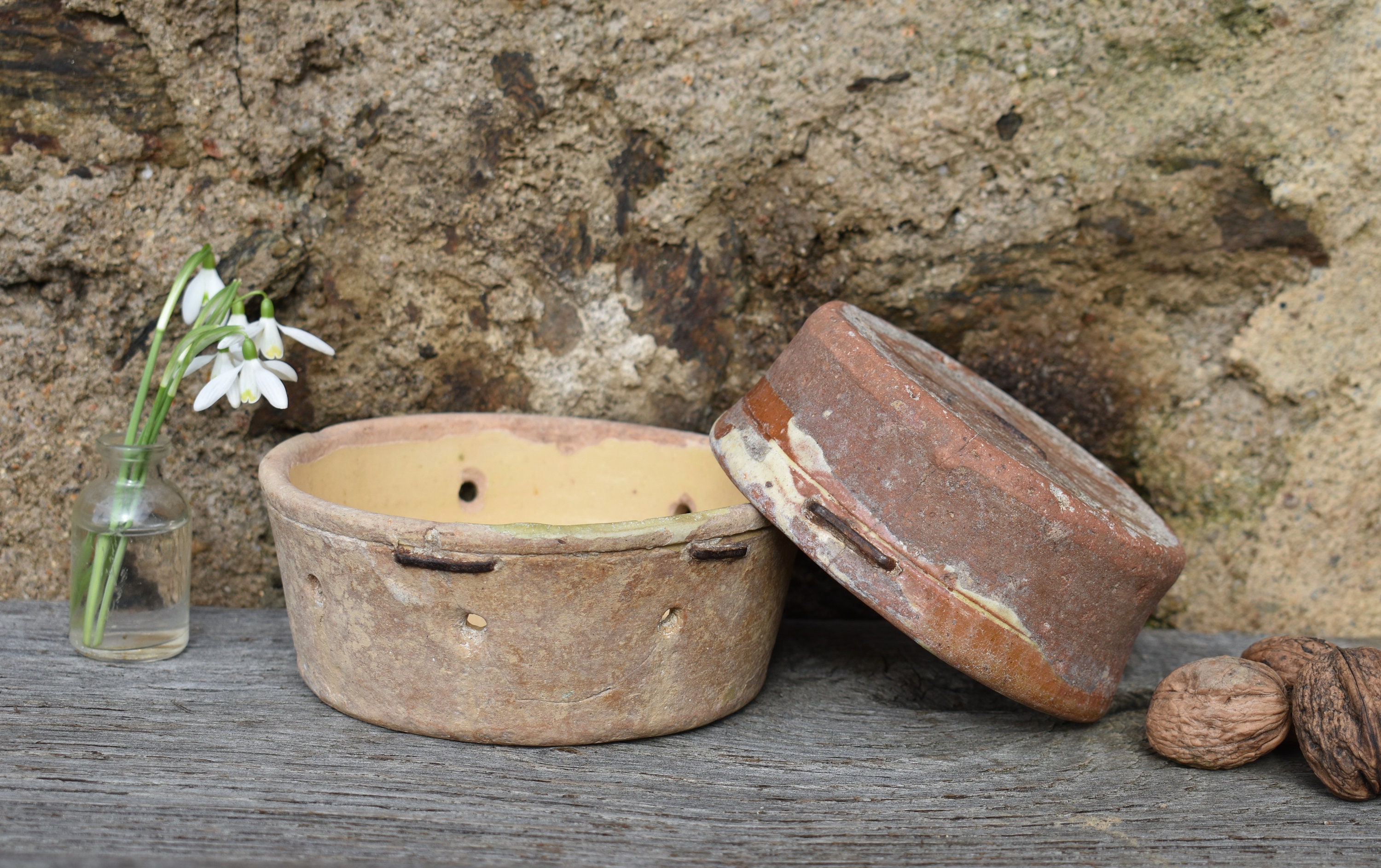 Associez Des Moules à Fromage en Argile Antique Français Rustique, 2 Adorables Anciens Draineurs de 