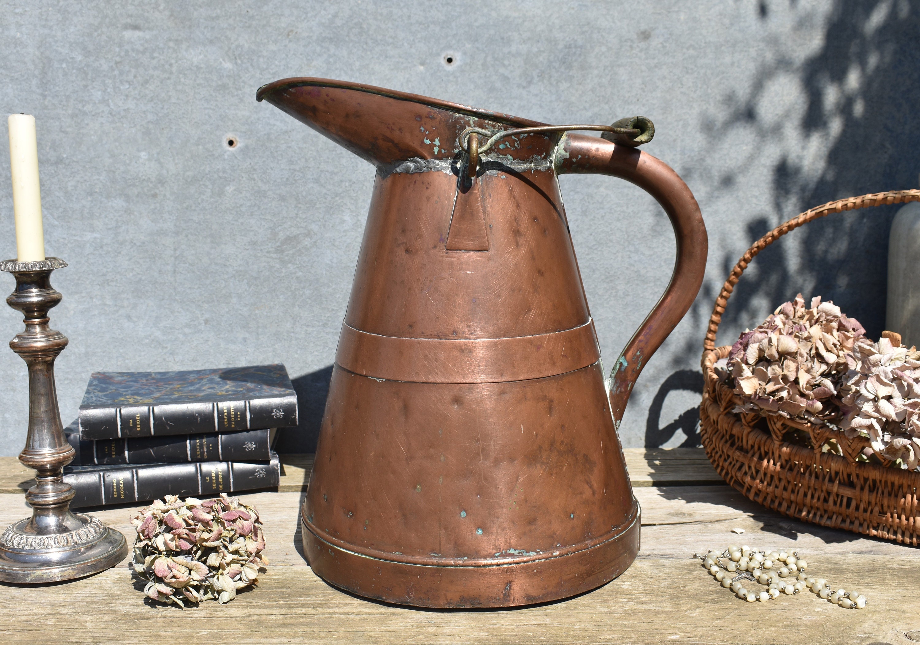1800S Énorme Français Pichet en Cuivre, Cuivre à Bandes Épaisses et Lourdes, Merveilleuse Patine Ver